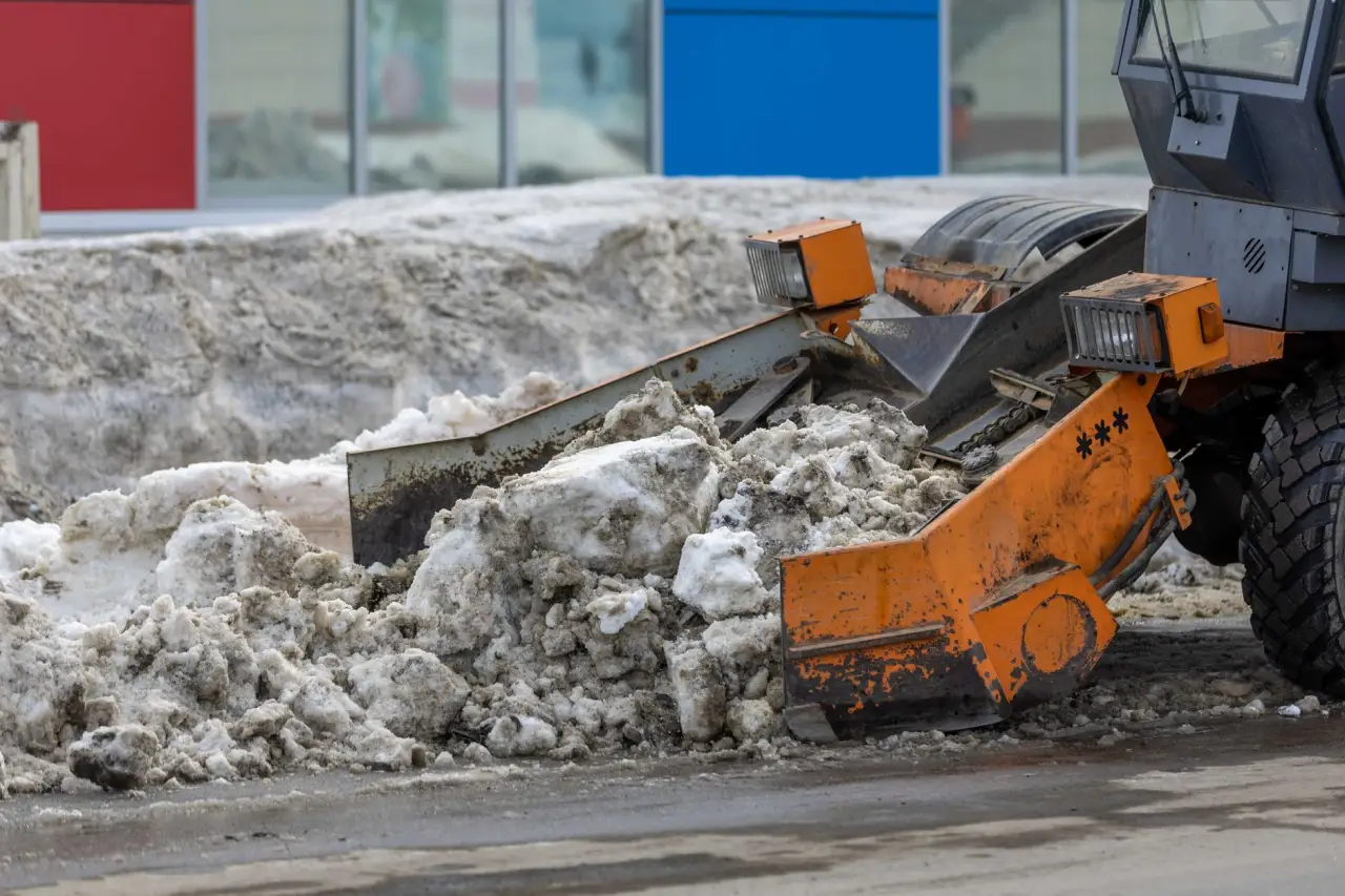 重庆公路路面施工工艺对比：沥青混凝土与水泥混凝土路面的优劣分析