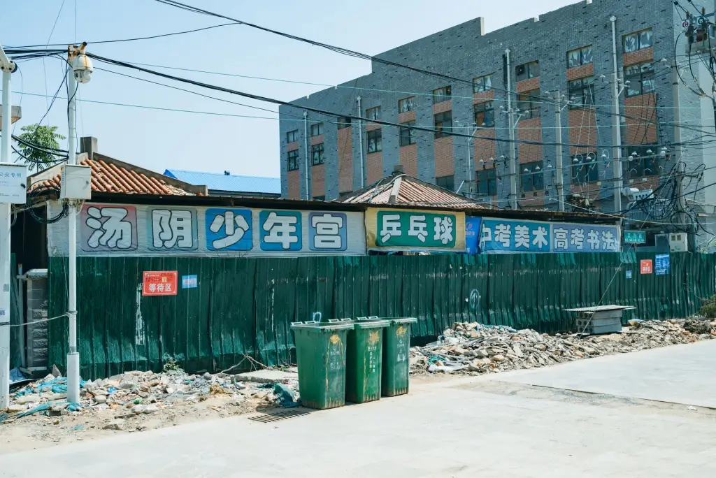 公路交通安全设施中波形护栏与混凝土护栏的选型对比