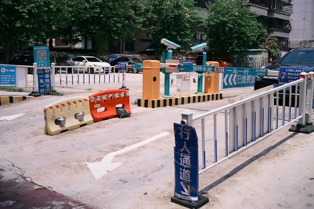 交通安全设施在西南山区公路中的应用与选型对比